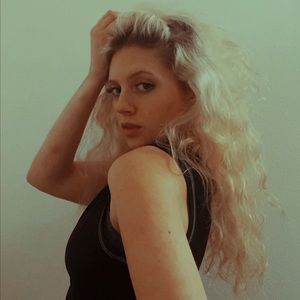 Meet your Posher, Caroline